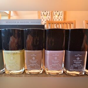 CHANEL Le Vernis Nail Polish Collection - 2 colours